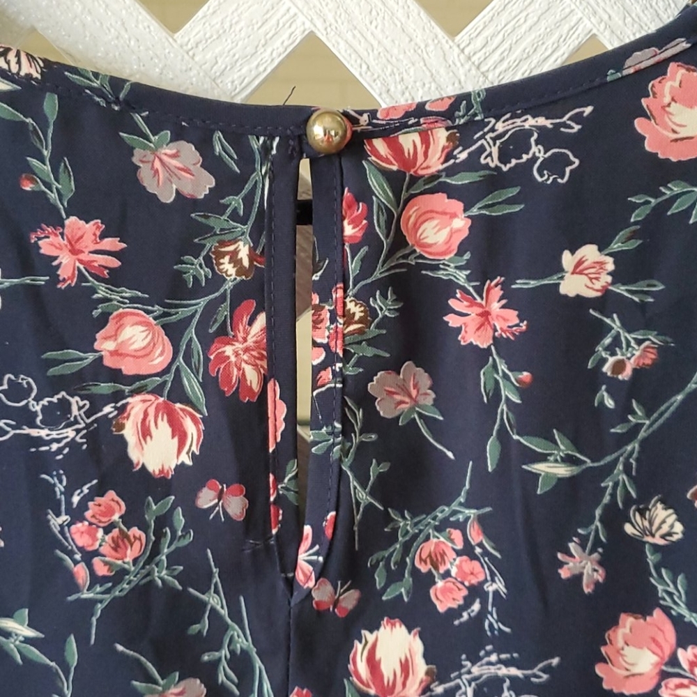 Floral Top - Picture 5 of 6